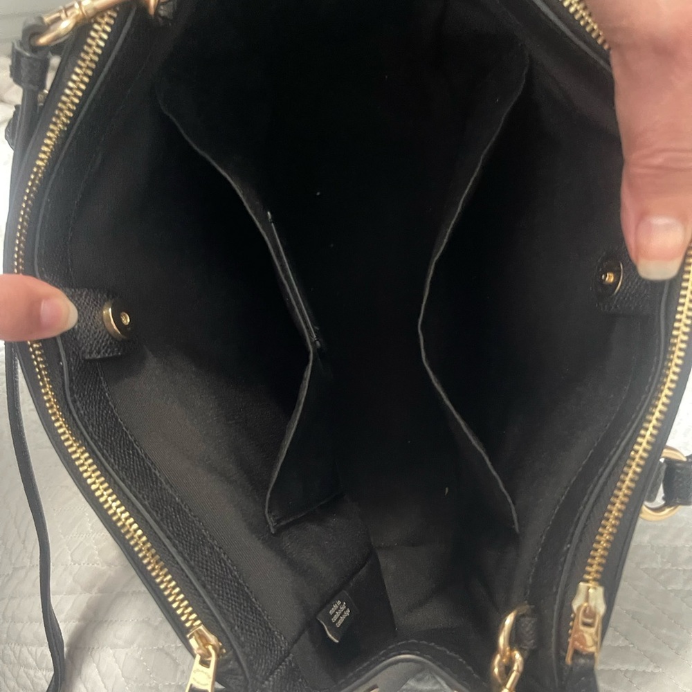 Authentic Coach Surrey Carryall. Style: F44958 - Picture 4 of 12